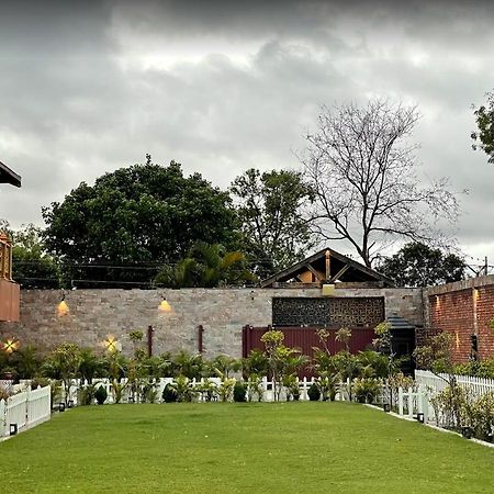 Yashmay Villa Club & Resort Gonda Buitenkant foto