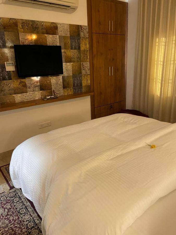 Yashmay Villa Club & Resort Gonda Buitenkant foto