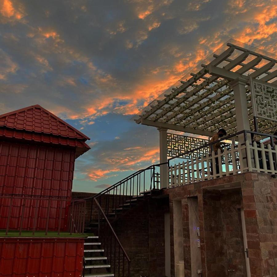 Yashmay Villa Club & Resort Gonda Buitenkant foto