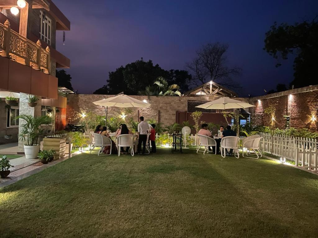 Yashmay Villa Club & Resort Gonda Buitenkant foto